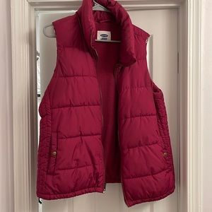 EUC old navy raspberry fleece lined puffer vest size large.